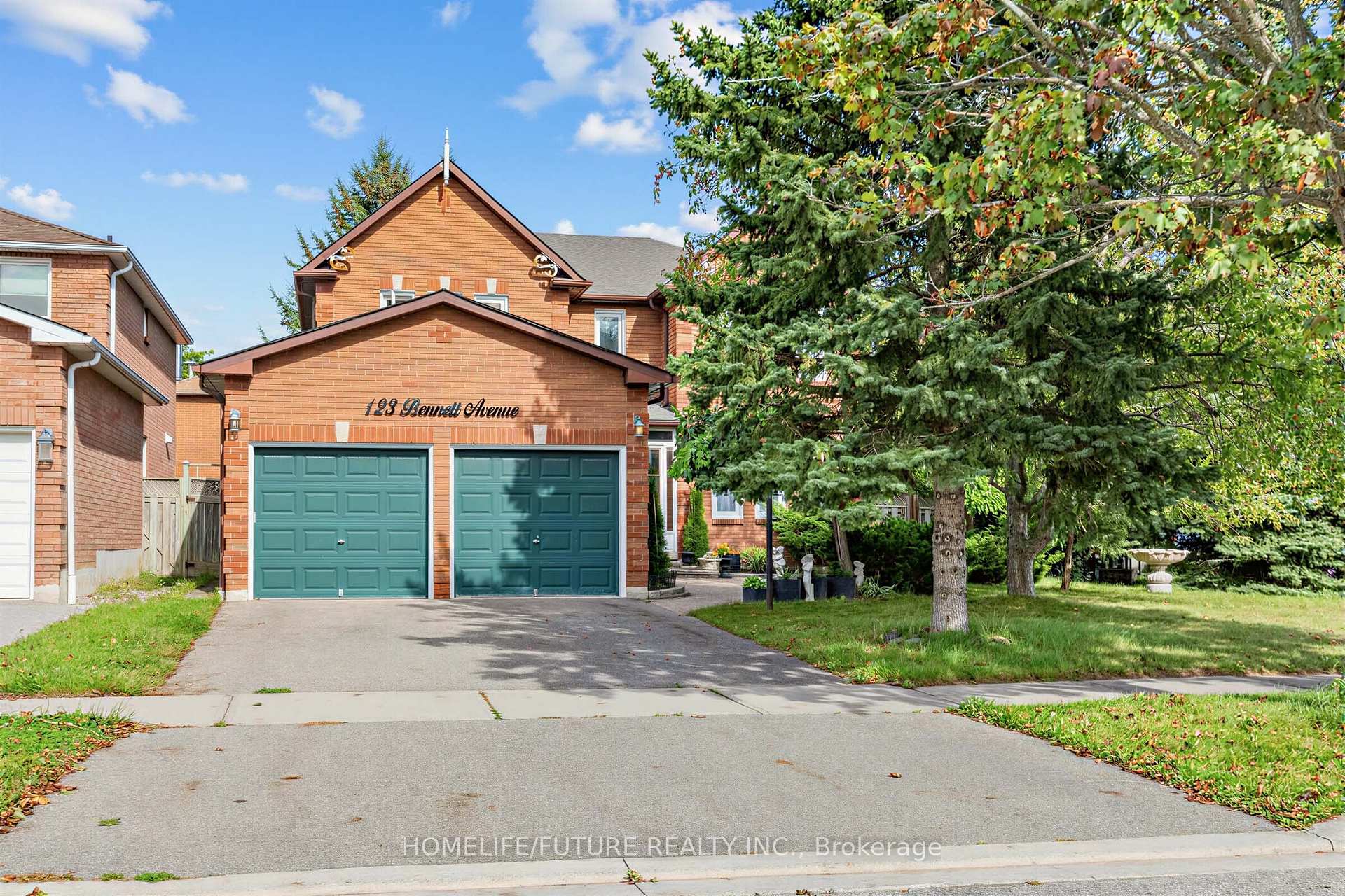 123 Bennett Avenue, Ajax, ON L1T 3R8