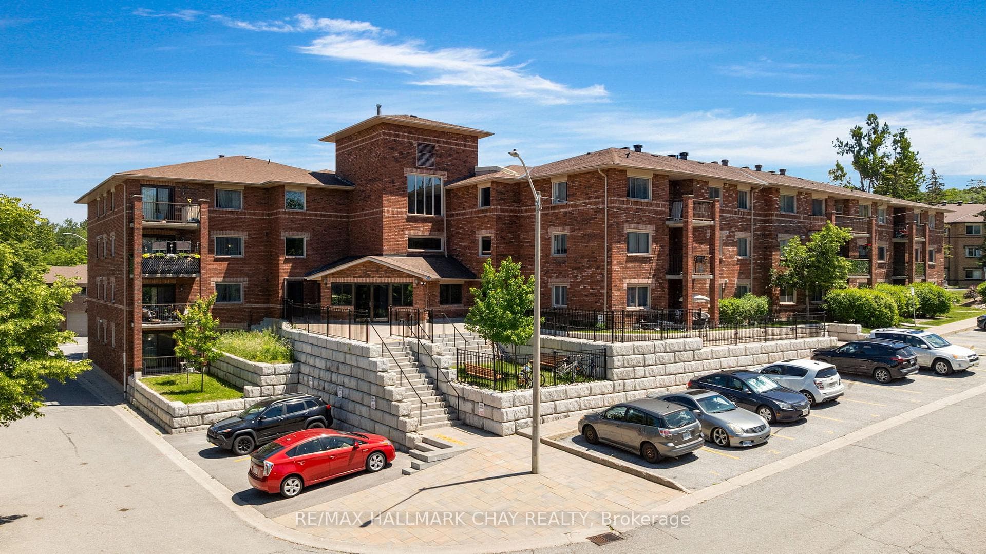 1 Quail Crescent 103, Barrie, ON L4N 6W9