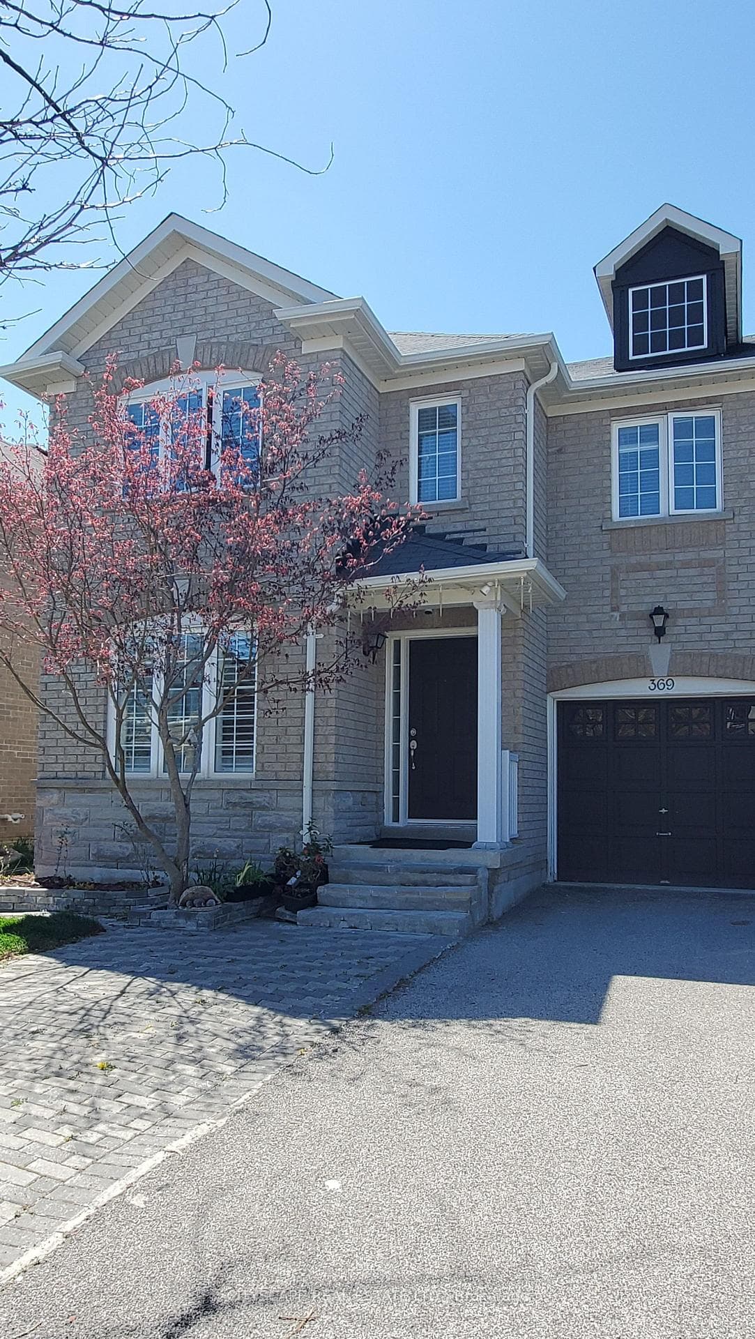 369 Kwapis Boulevard, Newmarket, ON L3X 3H1