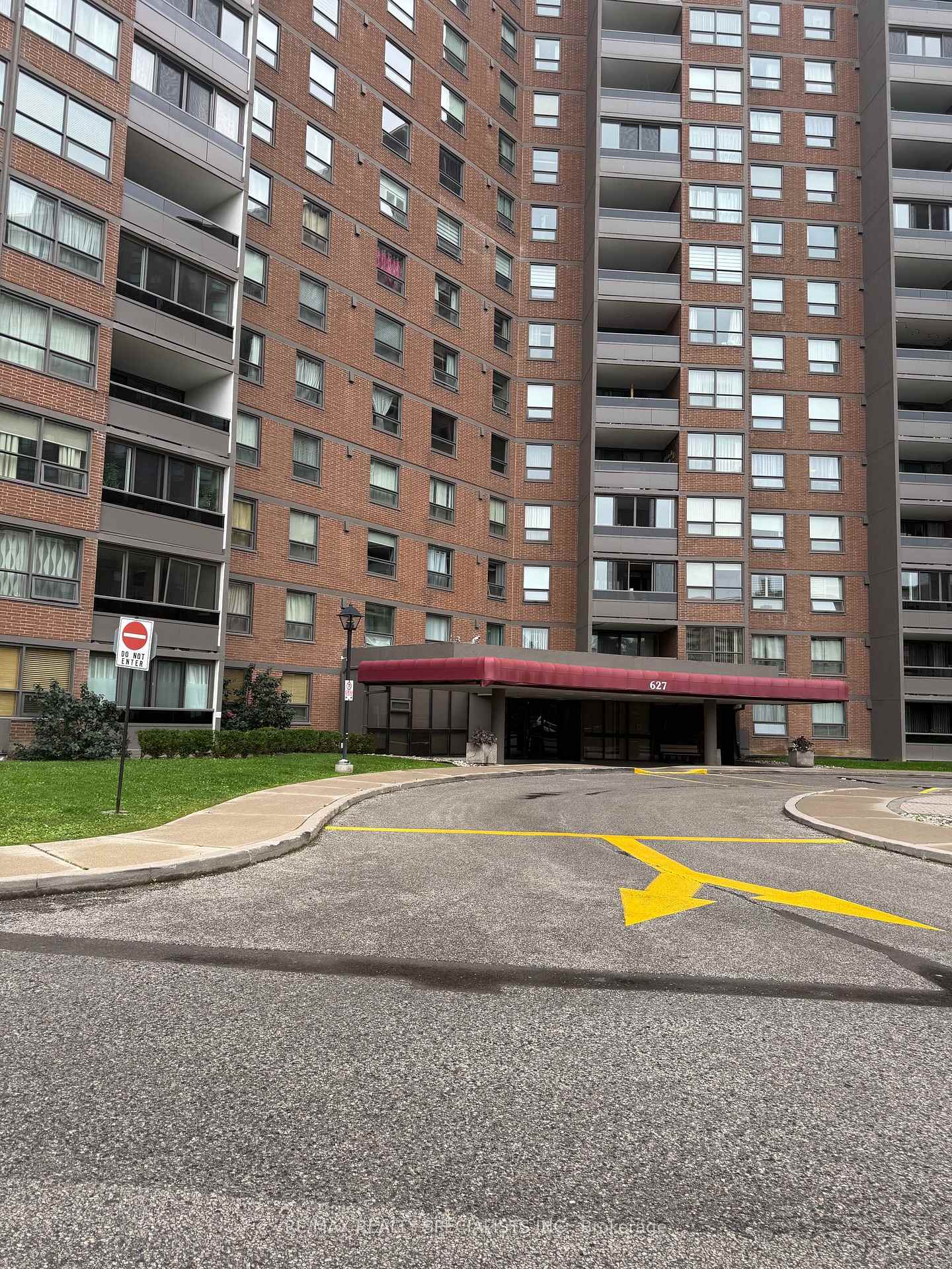 627 The West Mall 101, Toronto, ON M9C 4X5