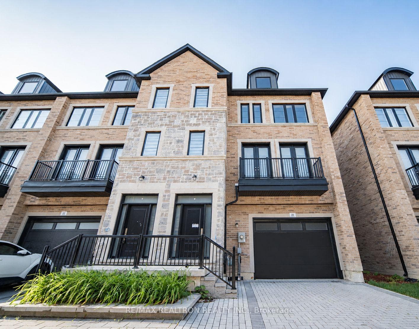260 Eagle Street 21, Newmarket, ON L3Y 1K1
