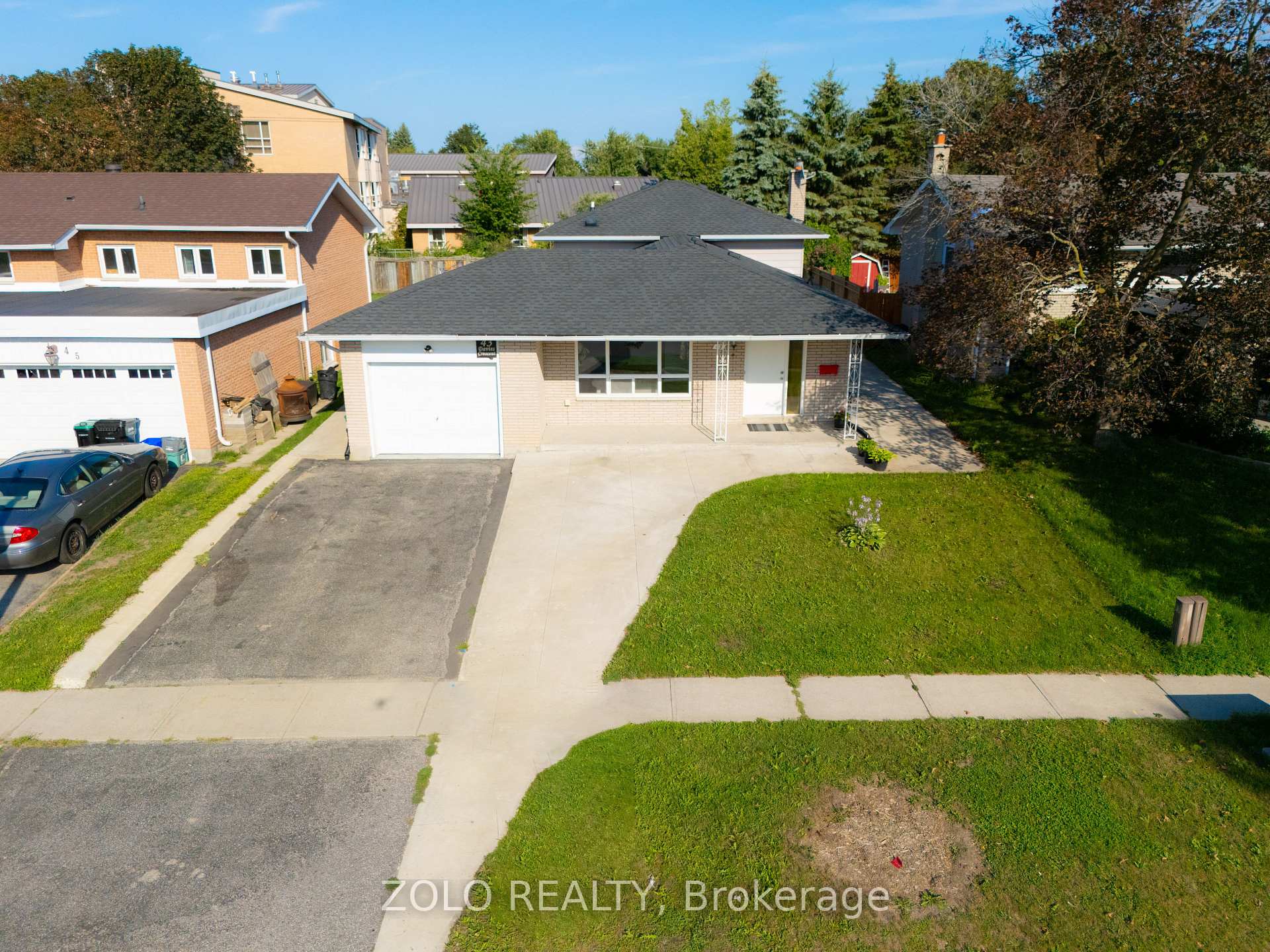 43 Davies Crescent, Barrie, ON L4M 2M4