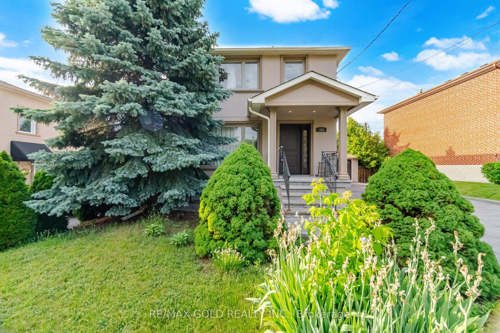 352 Maple Leaf Drive, Toronto, ON M6L 1P6