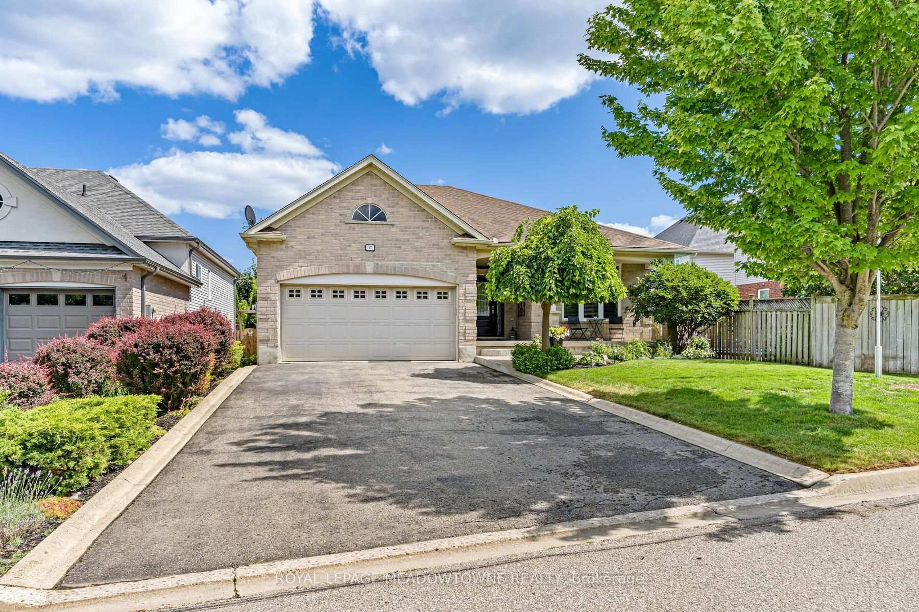 17 Dawkins Crescent, Halton Hills, ON L7J 2Z4