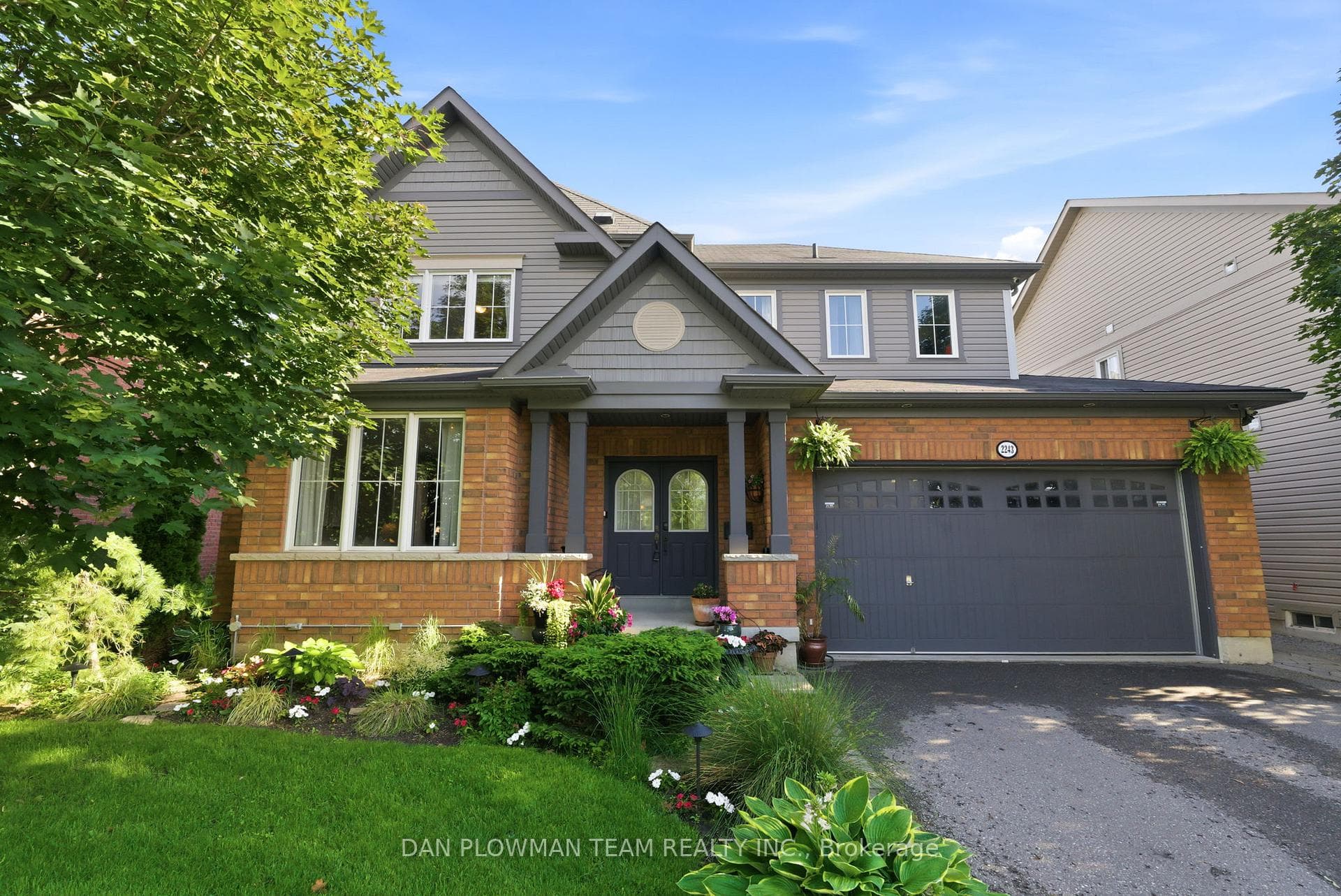 2243 Pilgrim Square, Oshawa, ON L1L 0B5