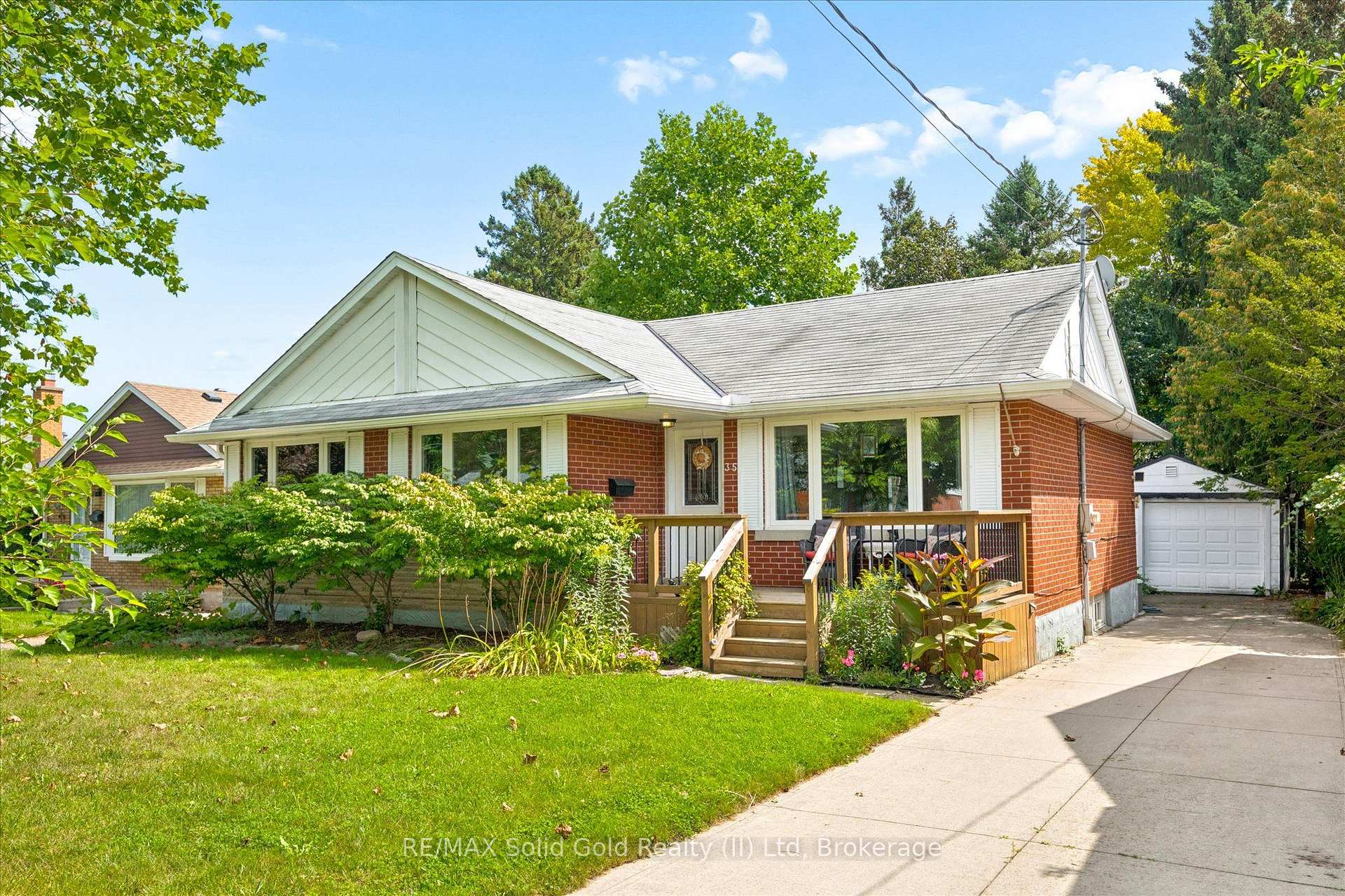 35 Edinburgh Road, Kitchener, ON N2B 1M4