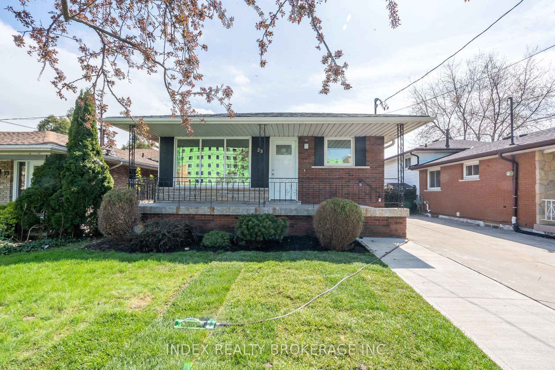 23 Tyrone Drive, Hamilton, ON L9C 2M6