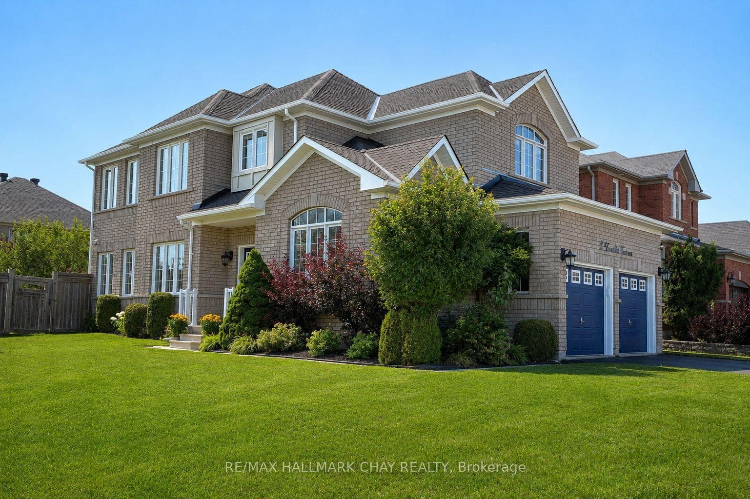 2 Versailles Crescent, Barrie, ON L4M 0B6