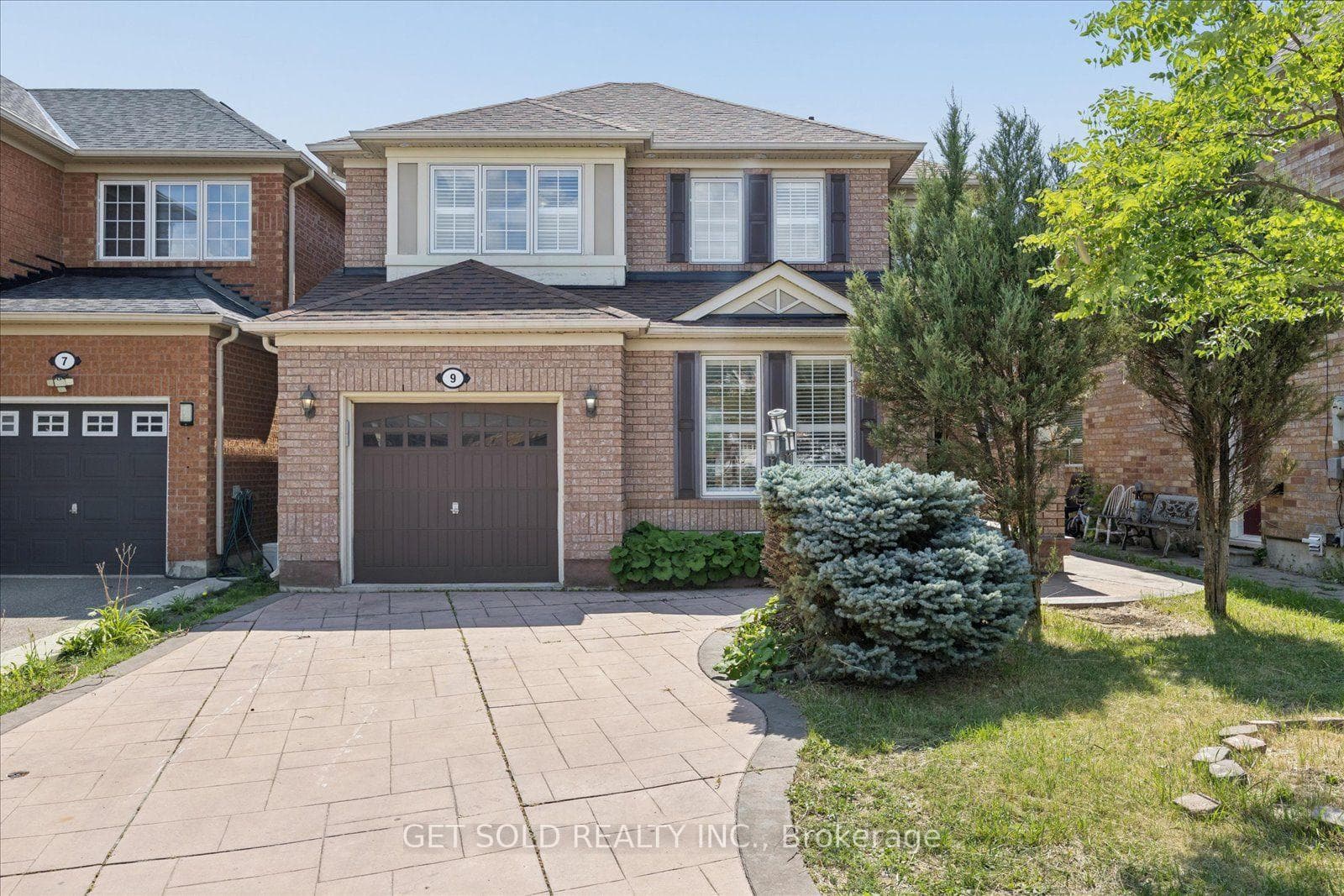 9 Raccoon Street, Brampton, ON L6S 6L8
