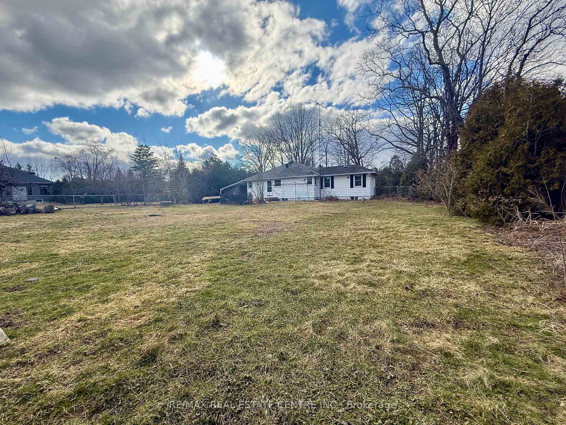 879 West 5th Street, Hamilton, ON L9C 5R4