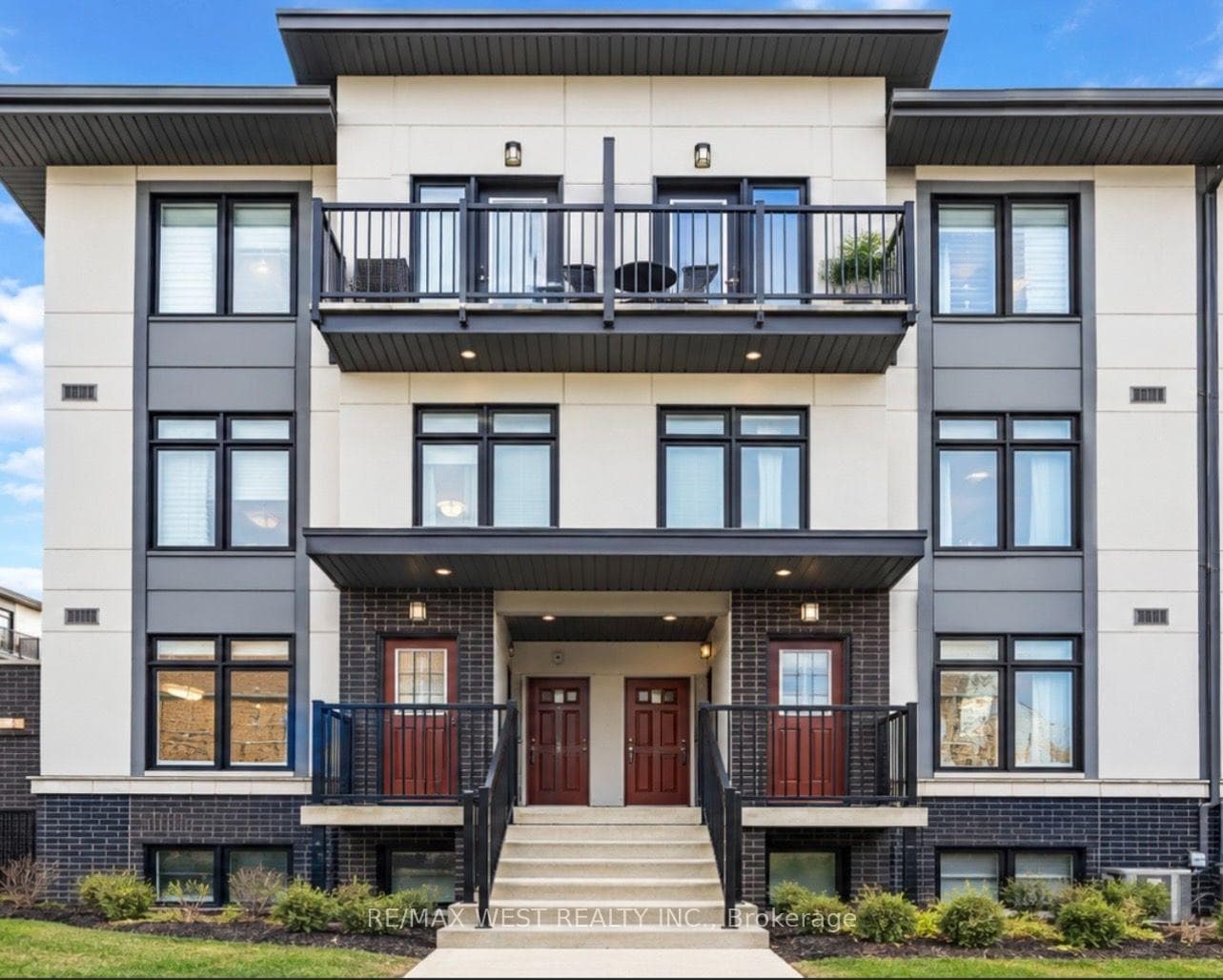 6 Bicknell Avenue 1, Toronto, ON M6M 0B4