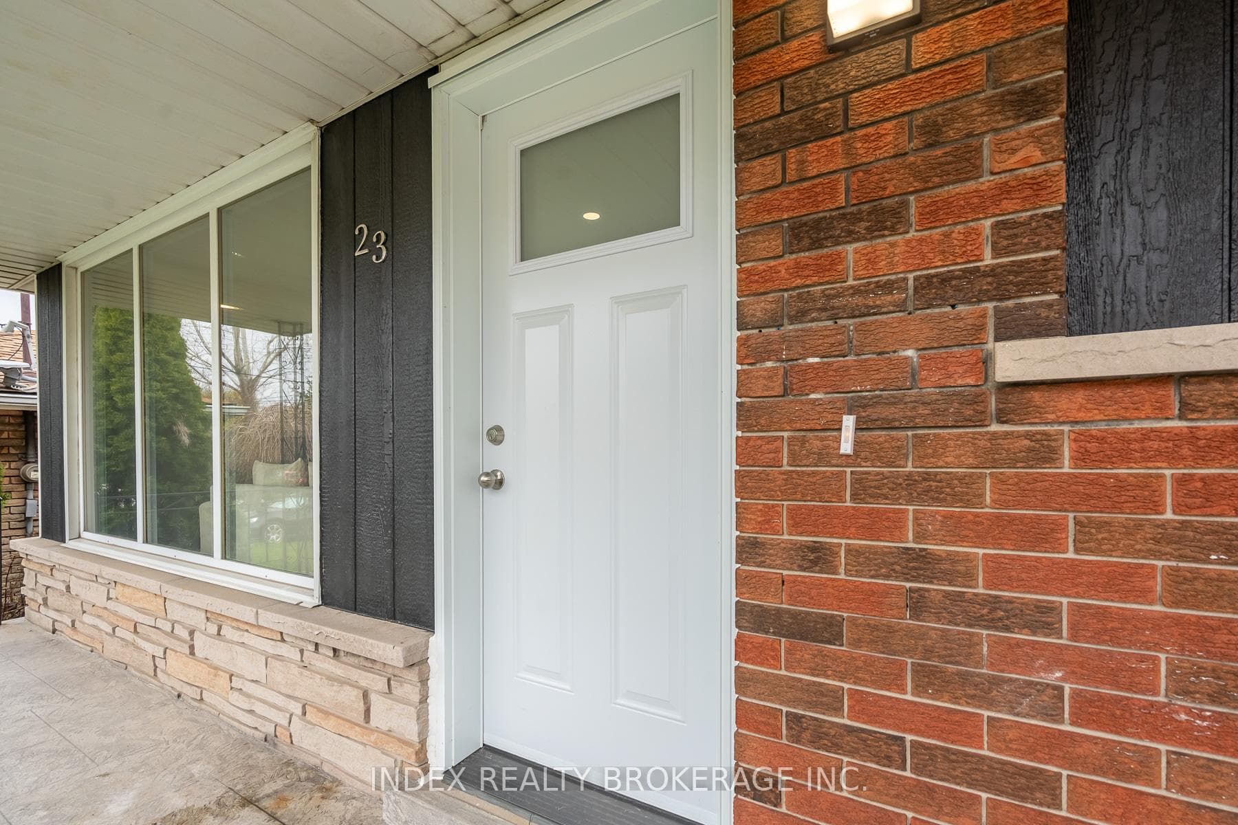 23 Tyrone Drive, Hamilton, ON L9C 2M6