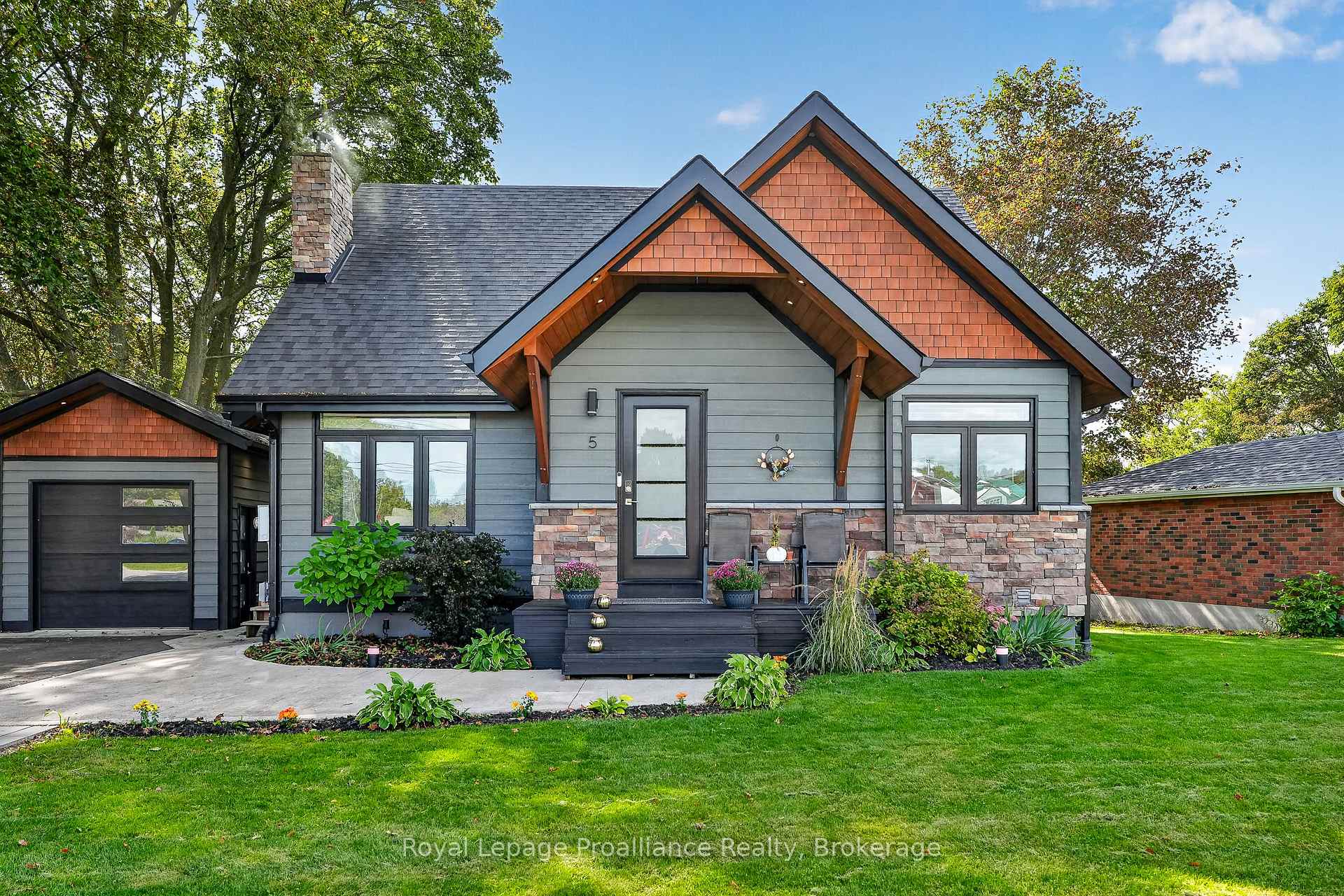 5 Carleton Boulevard, Hamilton Township, ON K9A 0S9