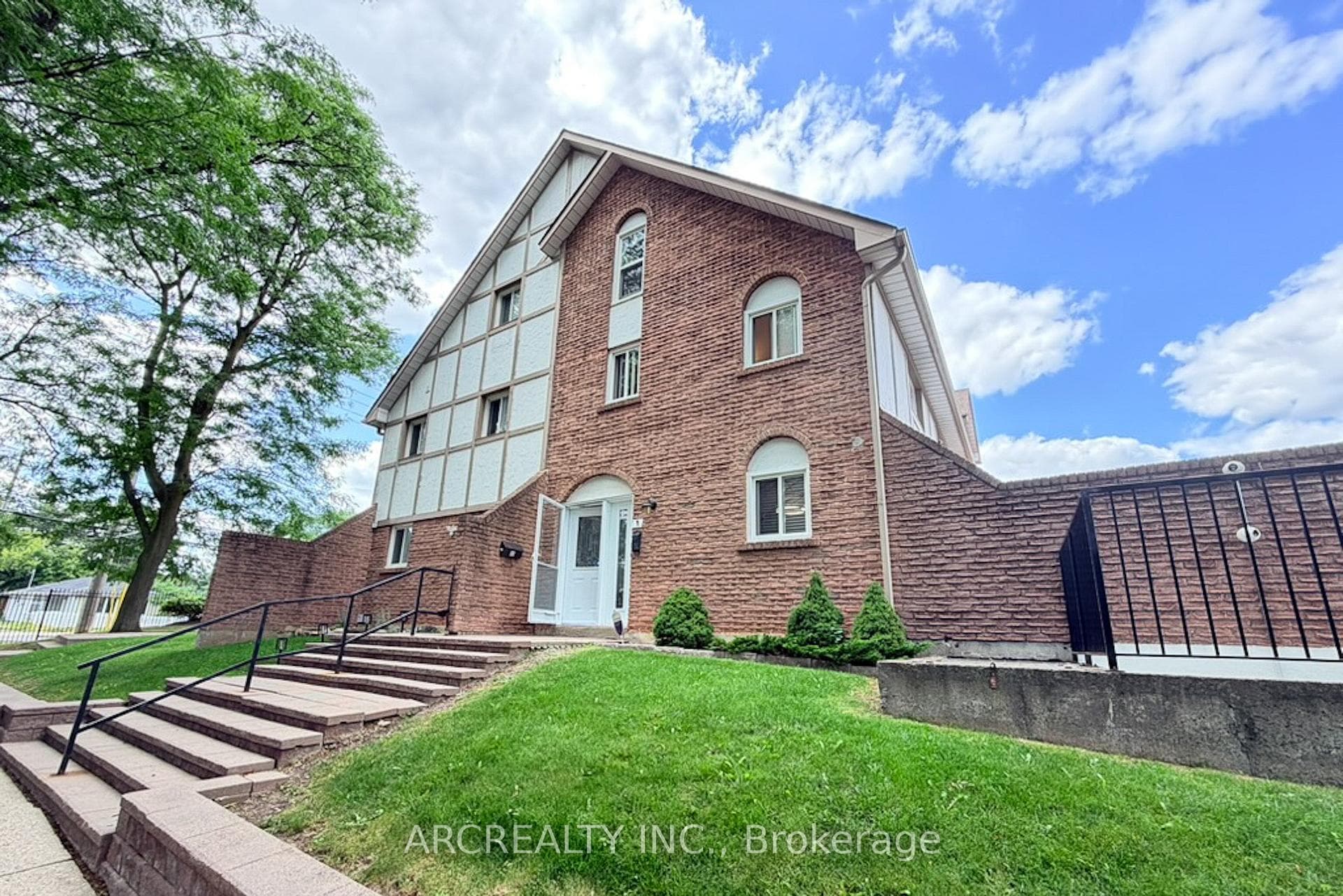 87 Irwin Road 1, Toronto, ON M9W 5W1