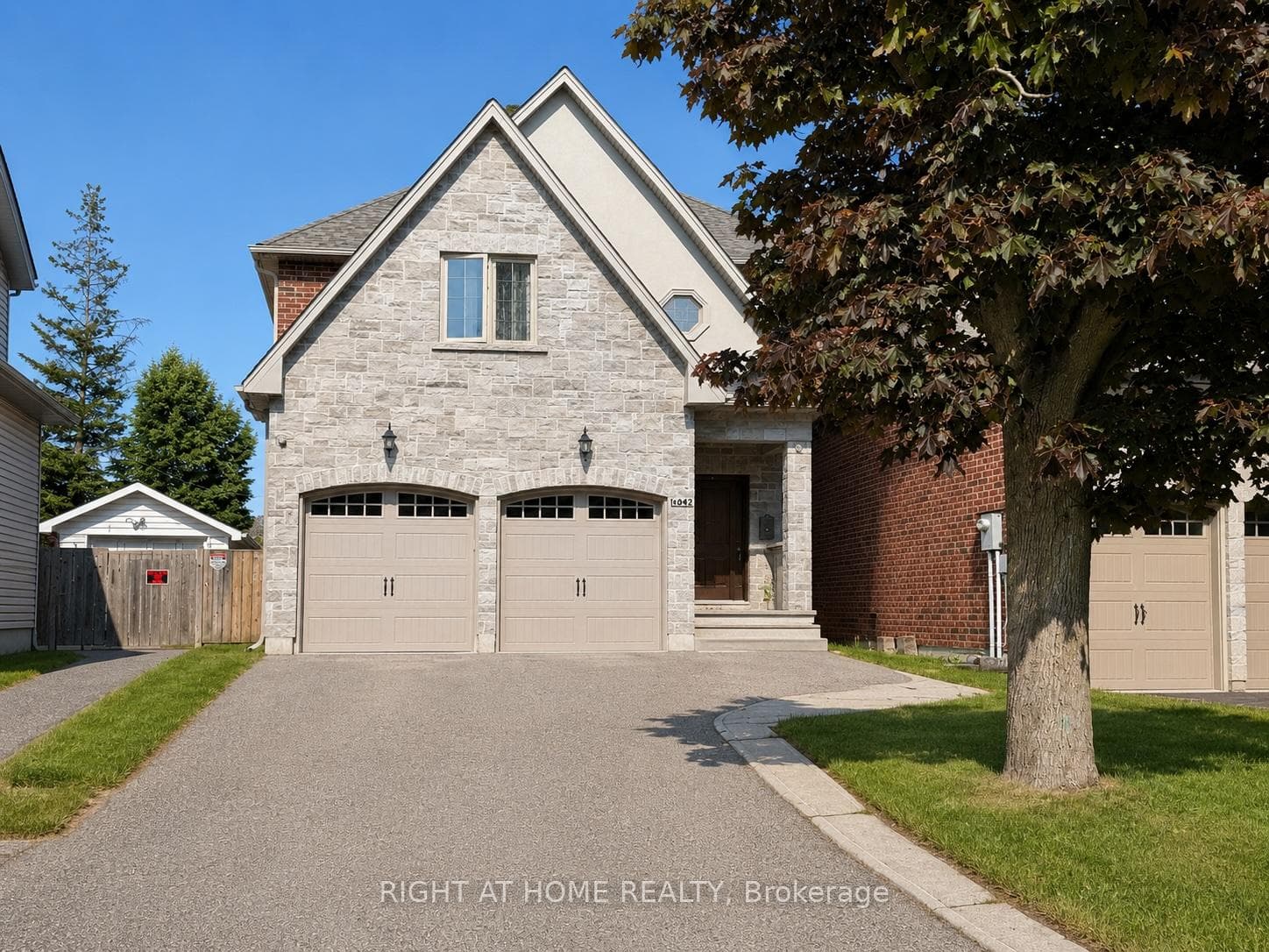 1049 Greaves Avenue, Mississauga, ON L5E 1W4