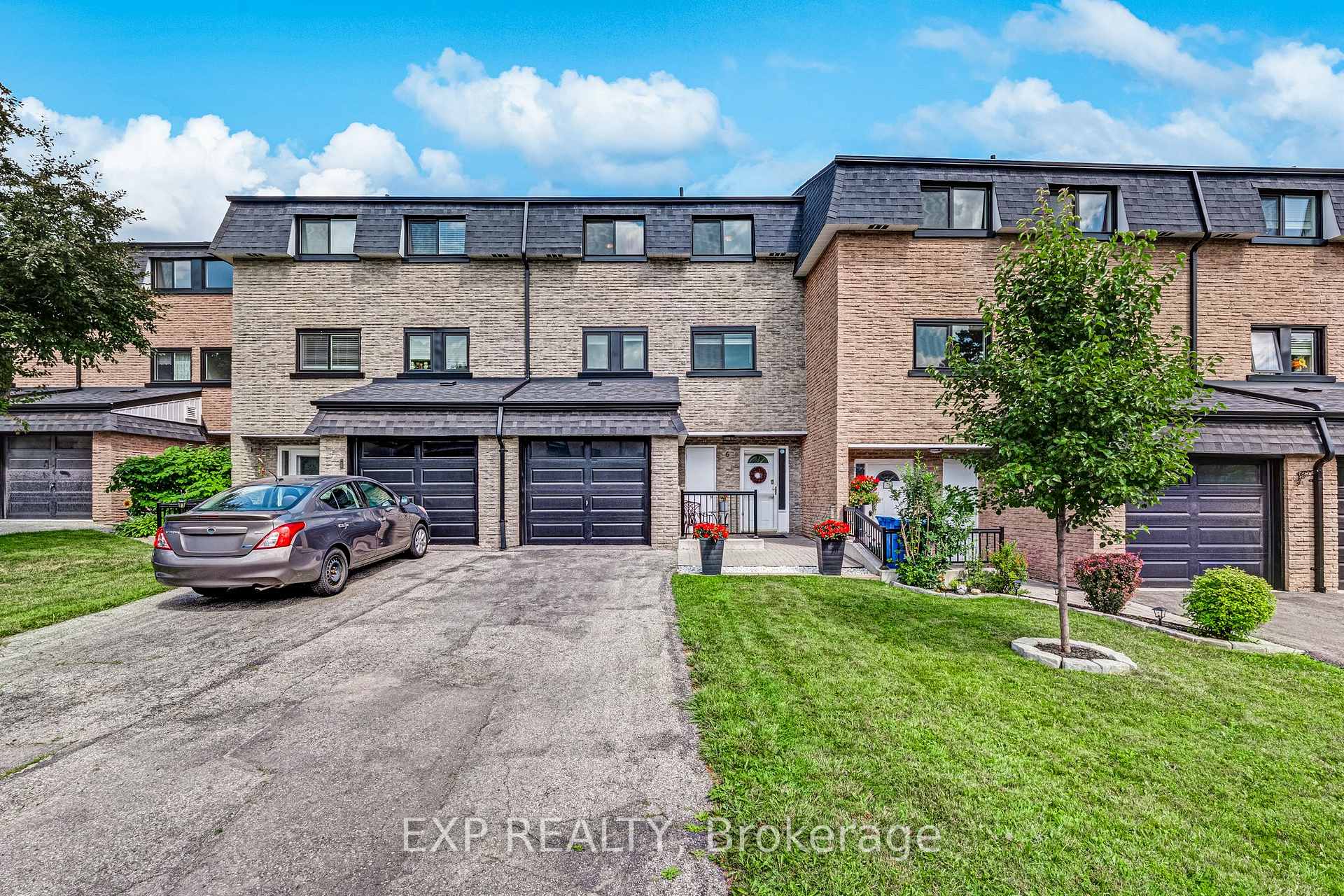 6 Poplar Crescent, Aurora, ON L4G 3M4