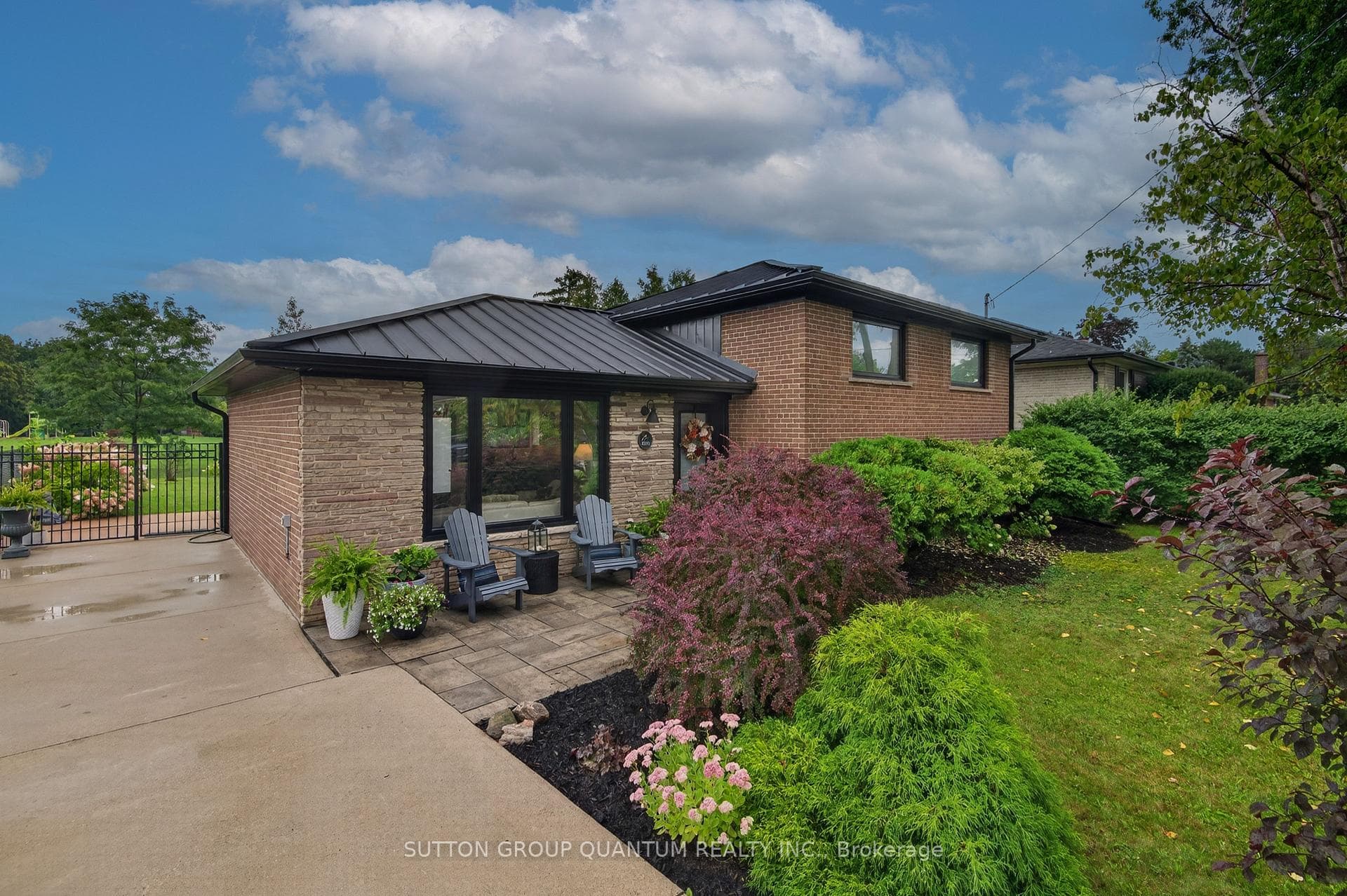 2103 Seabrook Drive, Oakville, ON L6L 2T8