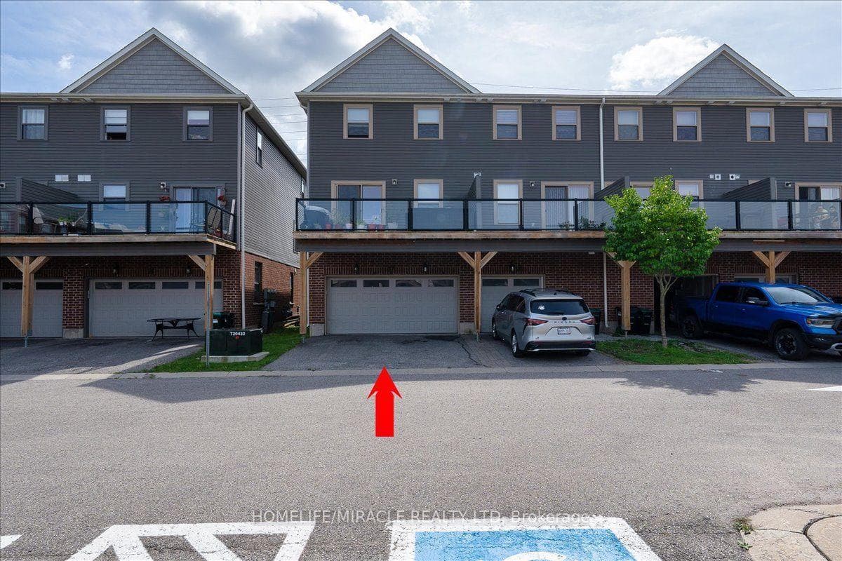1 Leggott Avenue 27, Barrie, ON L4M 0K7