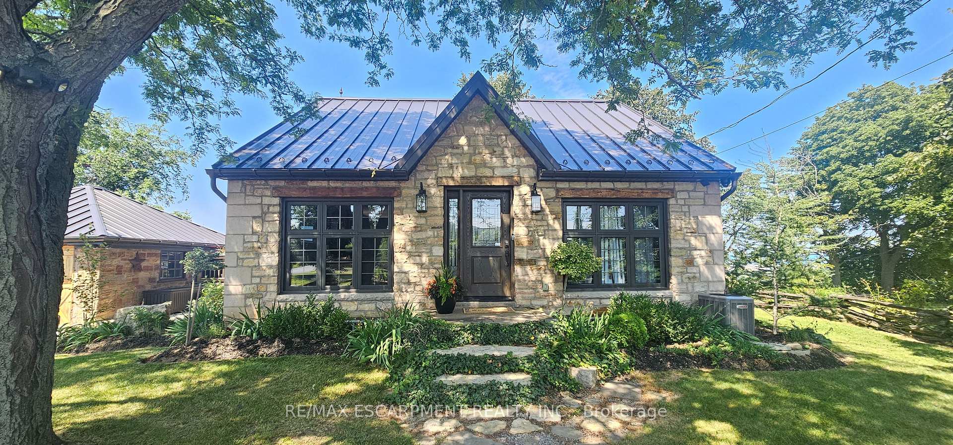 665 RIDGE Road, Hamilton, ON L8J 2Y2