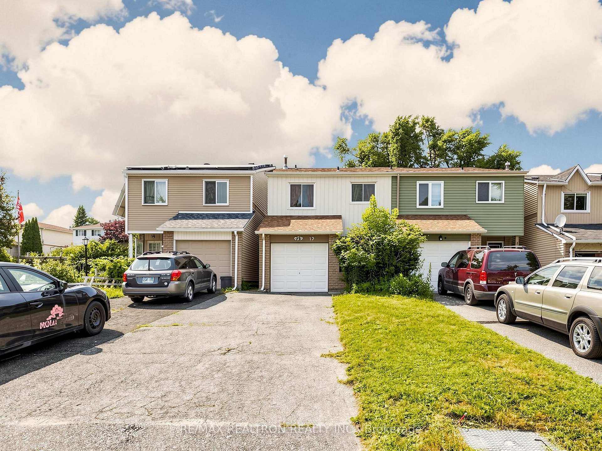 12 Robin Court, Barrie, ON L4M 5M1
