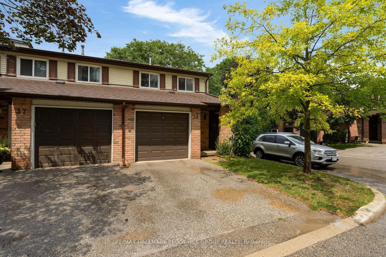 52 Adelaide Street 38, Barrie, ON L4N 3T5
