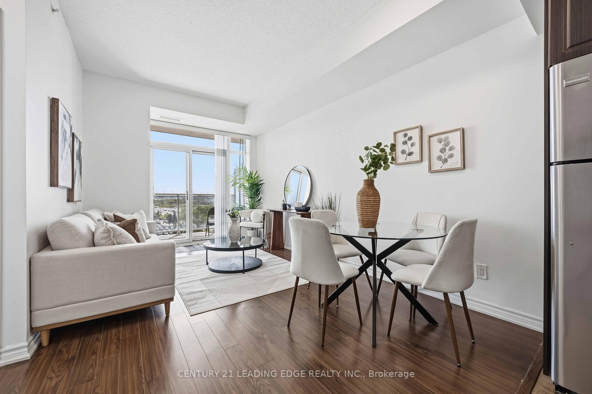 8323 kennedy Road 612, Markham, ON L3R 5W7